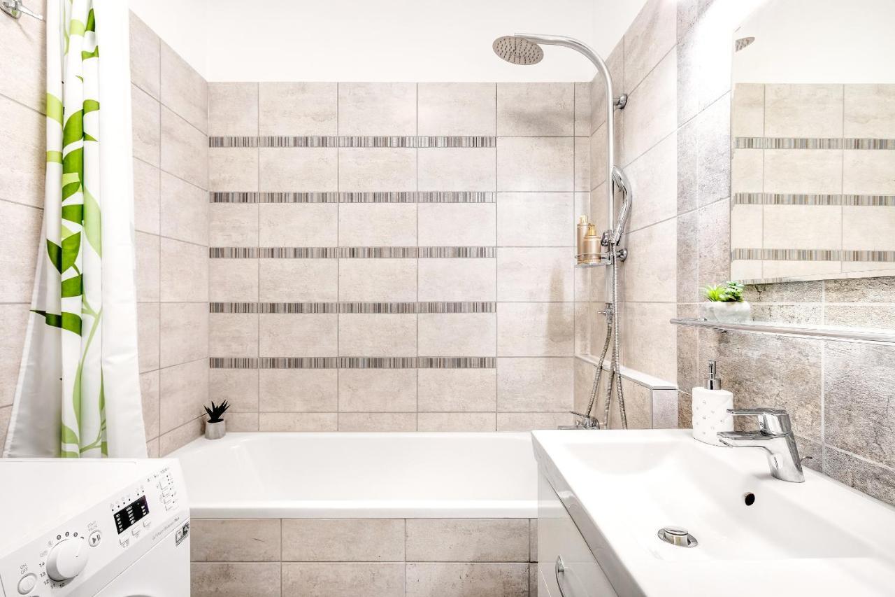 Modern Apartment With Free Garage And Balcony In The Downtown Budapeste Exterior foto
