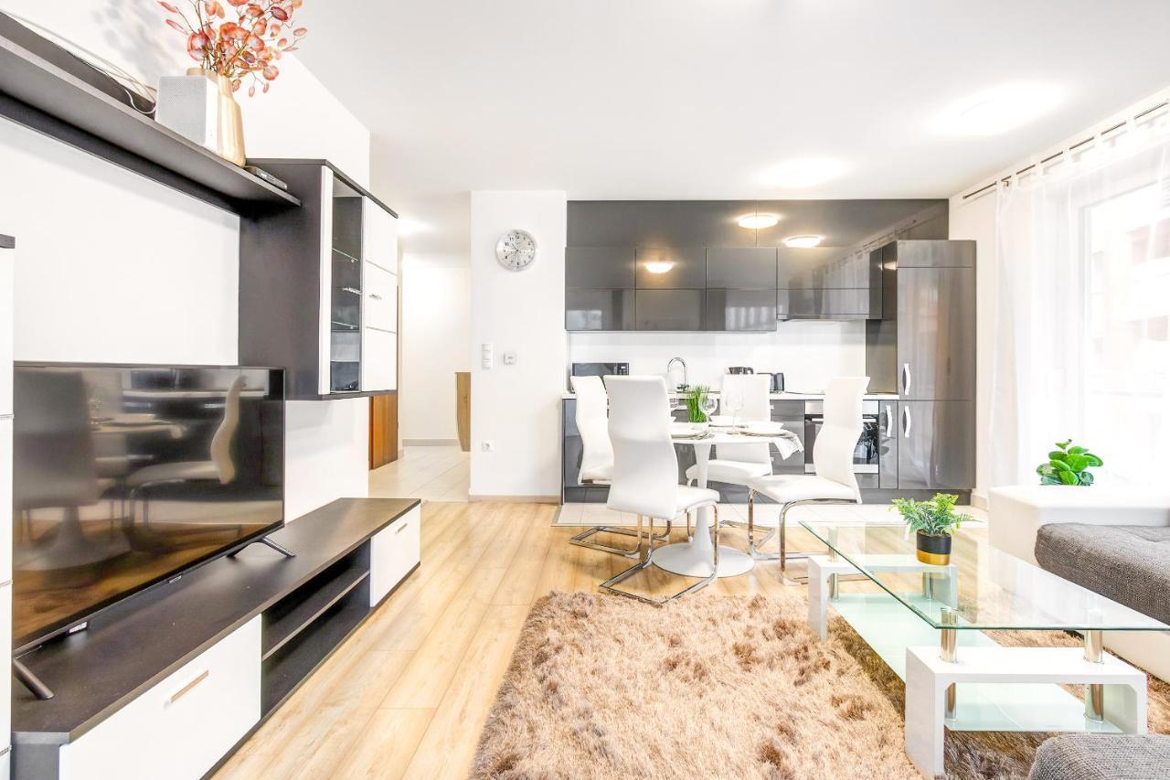Modern Apartment With Free Garage And Balcony In The Downtown Budapeste Exterior foto