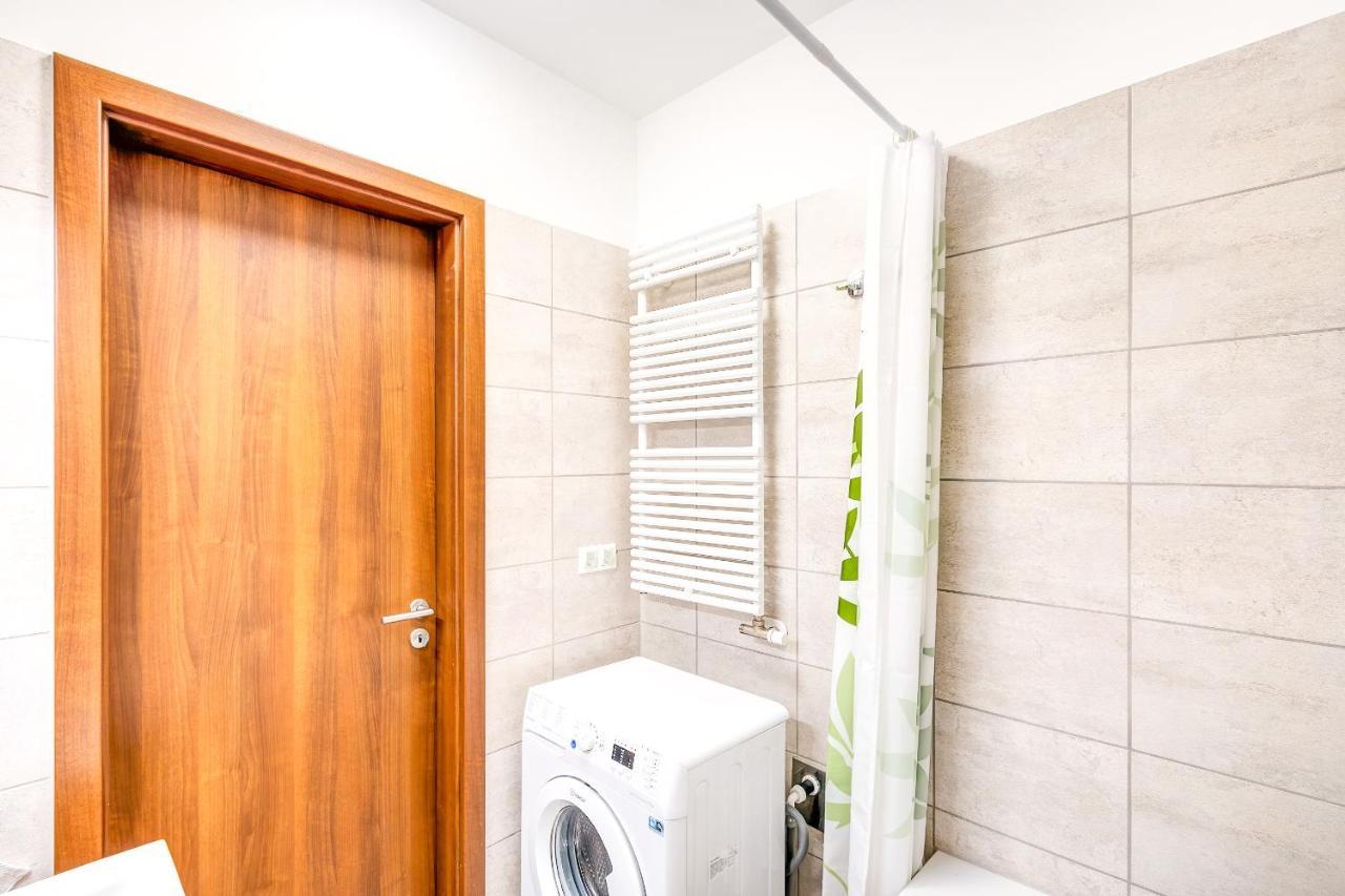 Modern Apartment With Free Garage And Balcony In The Downtown Budapeste Exterior foto